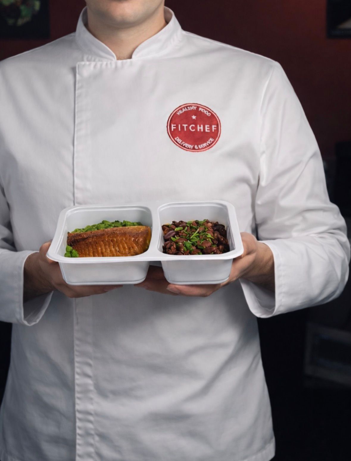 Yemek yapan şef